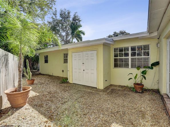 1240 SE 12th Way, Fort Lauderdale FL 33316