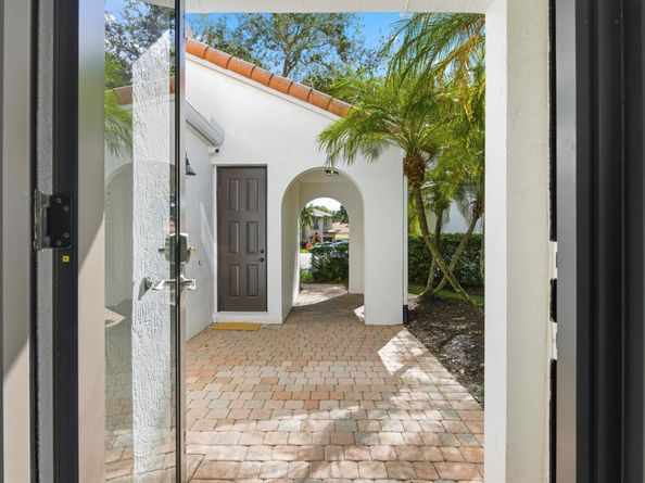 1727 Nature Court, Palm Beach Gardens FL 33410