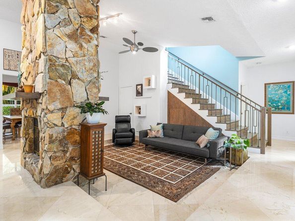 359 E Ocean Avenue, Lantana FL 33462