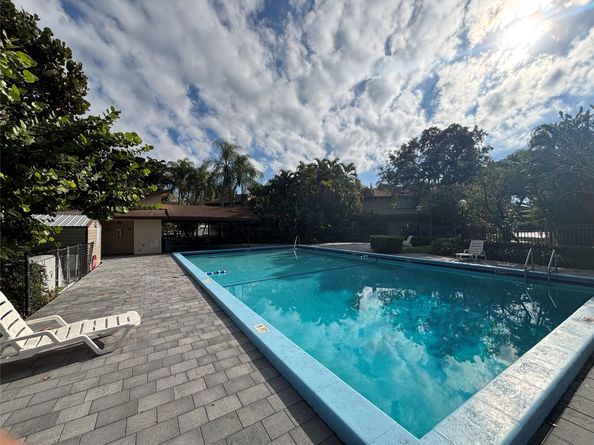 1327 Hampton Blvd 1327, North Lauderdale FL 33068