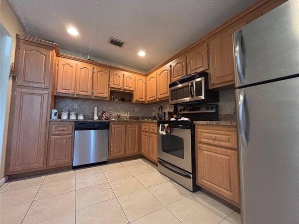 1327 Hampton Blvd 1327, North Lauderdale FL 33068