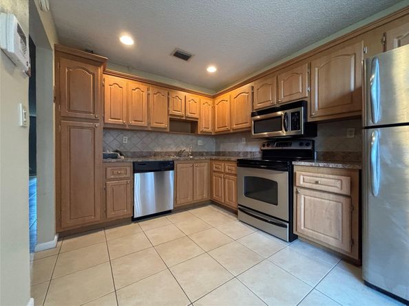 1327 Hampton Blvd 1327, North Lauderdale FL 33068