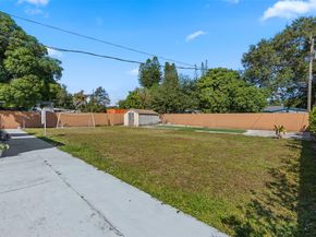 31 Miami Gardens Rd, West Park FL 33023