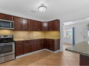 31 Miami Gardens Rd, West Park FL 33023