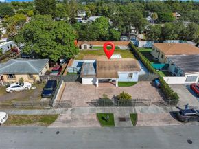 31 Miami Gardens Rd, West Park FL 33023