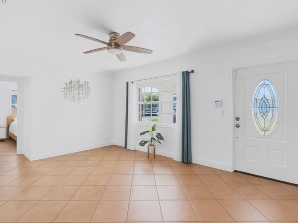 31 Miami Gardens Rd, West Park FL 33023