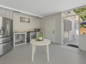 31 Miami Gardens Rd, West Park FL 33023