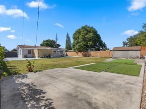 31 Miami Gardens Rd, West Park FL 33023