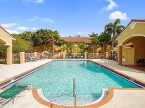 650 NW 78th Ter 201, Pembroke Pines FL 33024