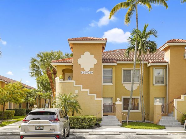 650 NW 78th Ter 201, Pembroke Pines FL 33024