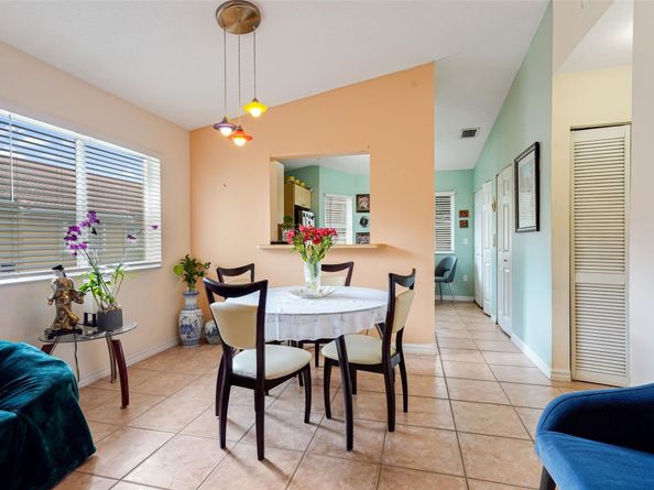 650 NW 78th Ter 201, Pembroke Pines FL 33024