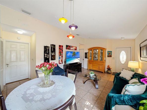 650 NW 78th Ter 201, Pembroke Pines FL 33024