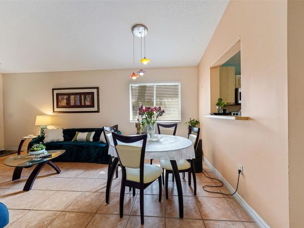 650 NW 78th Ter 201, Pembroke Pines FL 33024