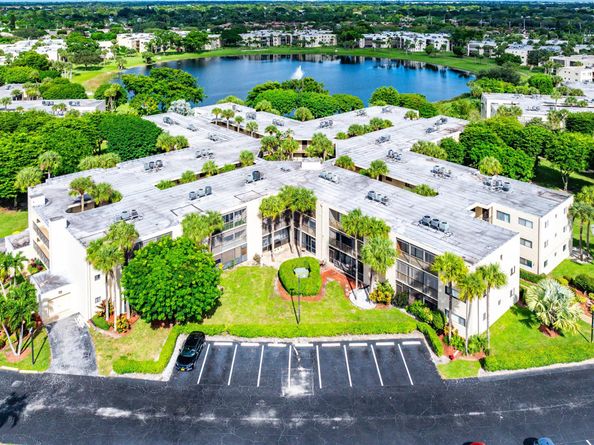 5280 Las Verdes Cir 202, Delray Beach FL 33484