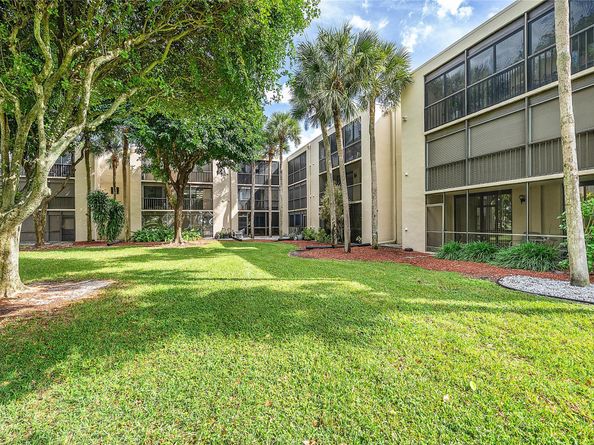 5280 Las Verdes Cir 202, Delray Beach FL 33484