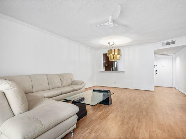 5280 Las Verdes Cir 202, Delray Beach FL 33484