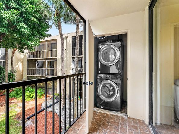 5280 Las Verdes Cir 202, Delray Beach FL 33484