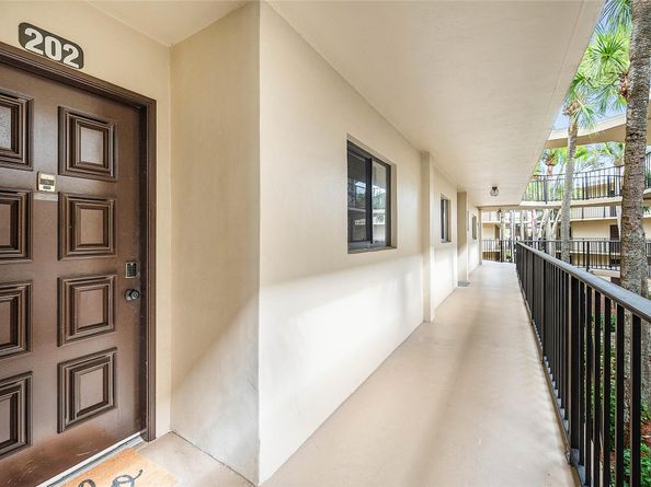 5280 Las Verdes Cir 202, Delray Beach FL 33484