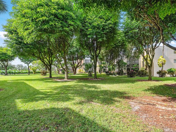 5280 Las Verdes Cir 202, Delray Beach FL 33484