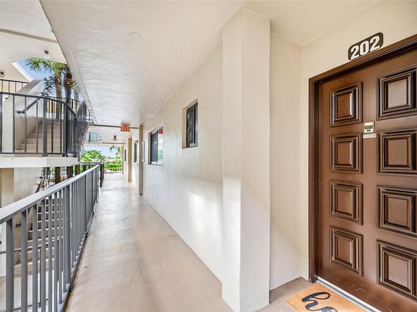 5280 Las Verdes Cir 202, Delray Beach FL 33484