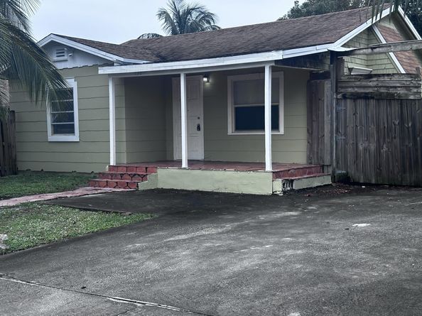130 NE 4th Avenue, Boynton Beach FL 33435