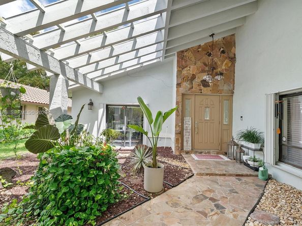 1001 SW 93rd Avenue, Plantation FL 33324