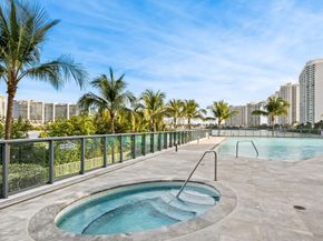 3300 NE 188th St UPH09, Aventura FL 33180