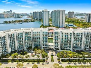 3300 NE 188th St UPH09, Aventura FL 33180