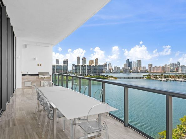 3300 NE 188th St UPH09, Aventura FL 33180