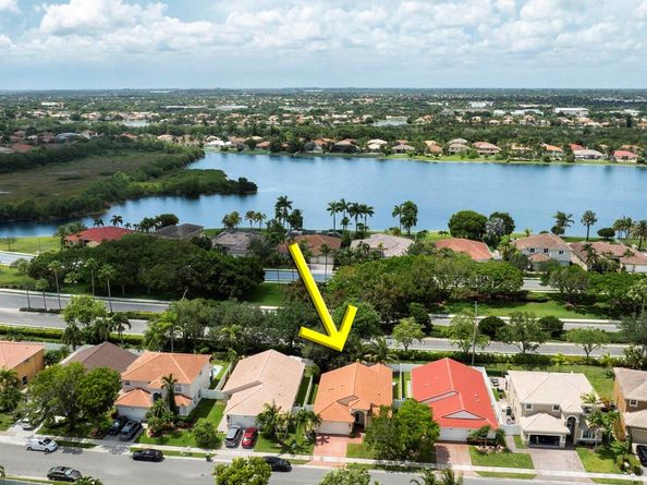 18643 SW 15th St, Pembroke Pines FL 33029