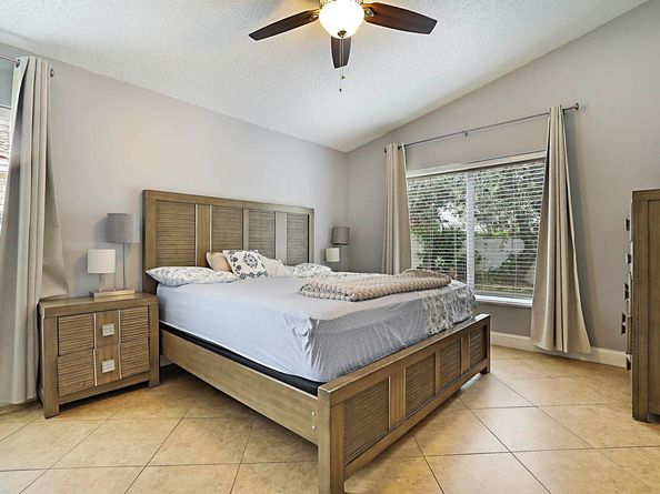 18643 SW 15th St, Pembroke Pines FL 33029
