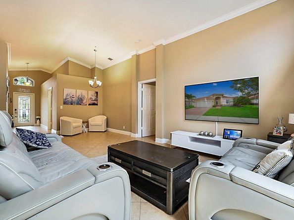 18643 SW 15th St, Pembroke Pines FL 33029