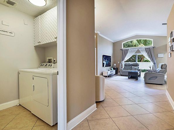 18643 SW 15th St, Pembroke Pines FL 33029