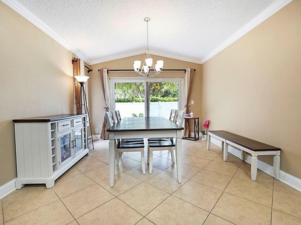 18643 SW 15th St, Pembroke Pines FL 33029