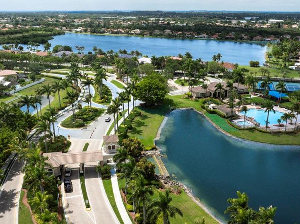 18643 SW 15th St, Pembroke Pines FL 33029