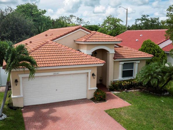 18643 SW 15th St, Pembroke Pines FL 33029