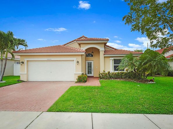 18643 SW 15th St, Pembroke Pines FL 33029