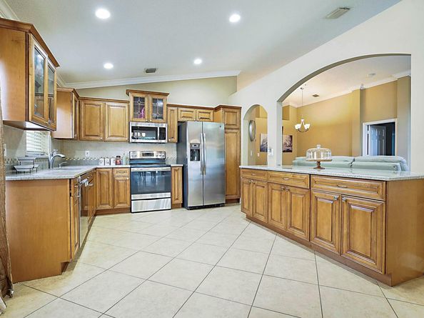 18643 SW 15th St, Pembroke Pines FL 33029