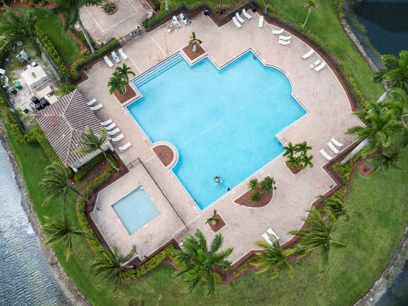18643 SW 15th St, Pembroke Pines FL 33029