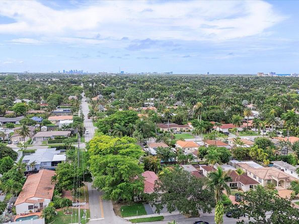 1359 Washington Street, Hollywood FL 33019