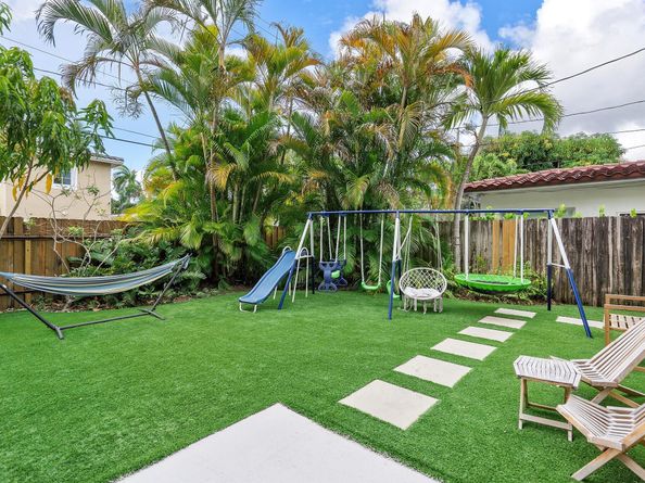 1359 Washington Street, Hollywood FL 33019