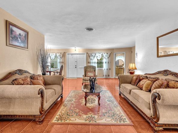 4220 NW 49th Ave, Lauderdale Lakes FL 33319