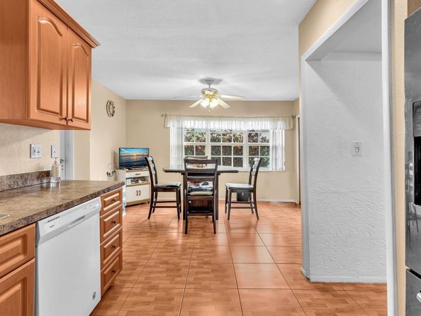 4220 NW 49th Ave, Lauderdale Lakes FL 33319