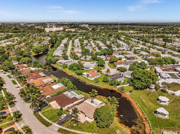 4220 NW 49th Ave, Lauderdale Lakes FL 33319