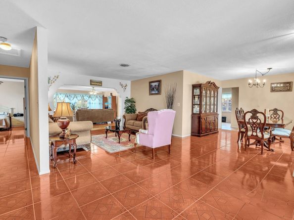 4220 NW 49th Ave, Lauderdale Lakes FL 33319