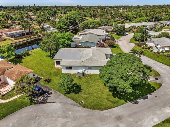 4220 NW 49th Ave, Lauderdale Lakes FL 33319