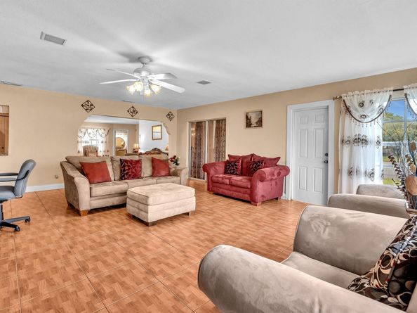 4220 NW 49th Ave, Lauderdale Lakes FL 33319