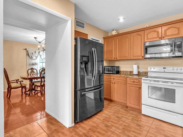 4220 NW 49th Ave, Lauderdale Lakes FL 33319