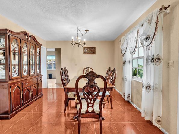 4220 NW 49th Ave, Lauderdale Lakes FL 33319