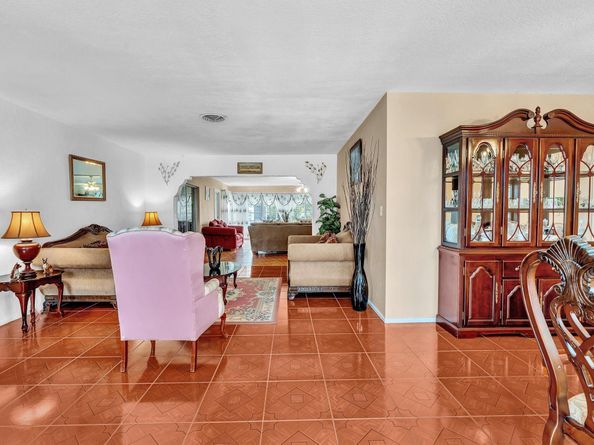 4220 NW 49th Ave, Lauderdale Lakes FL 33319